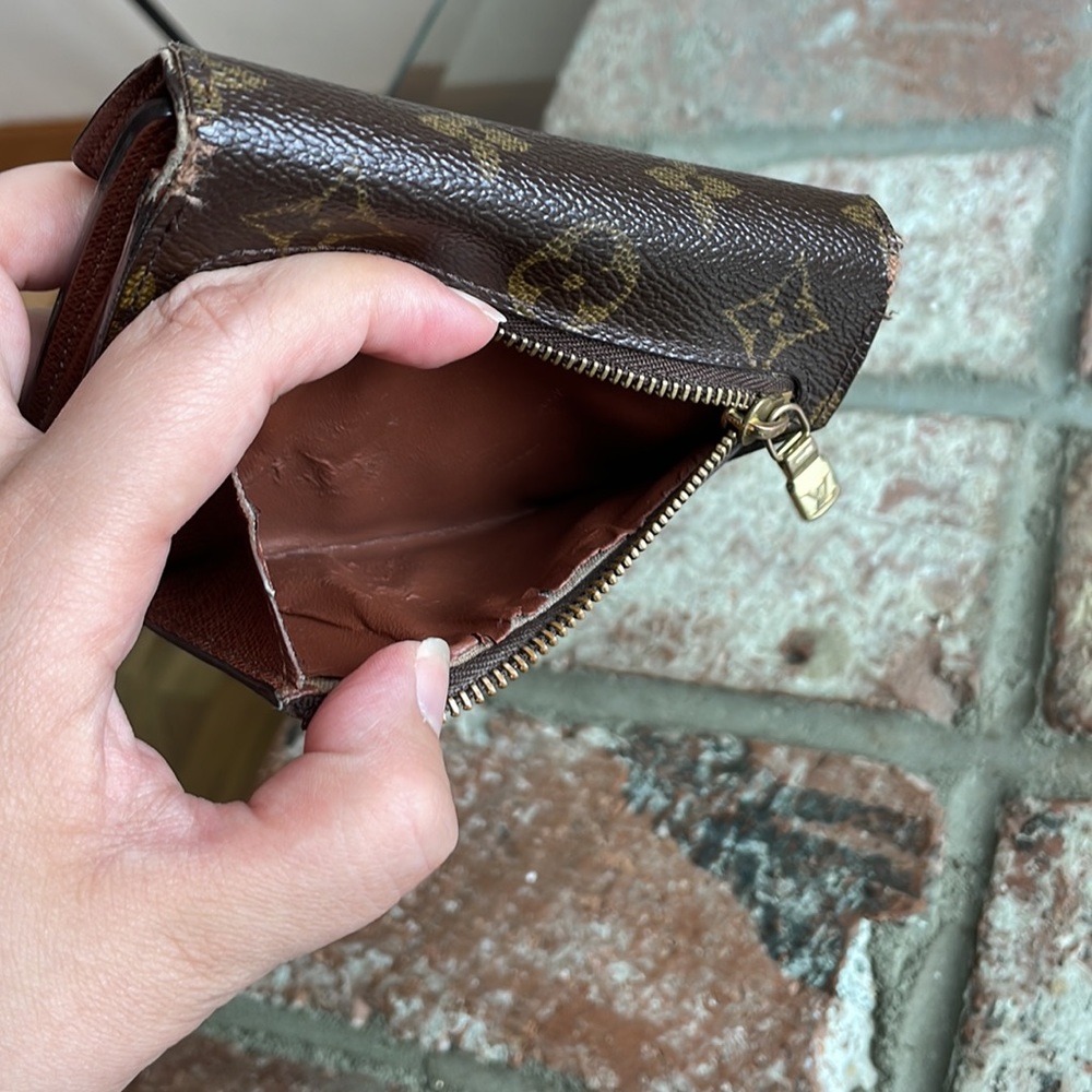 Louis Vuitton Clasp Wallet - Picture 14 of 14